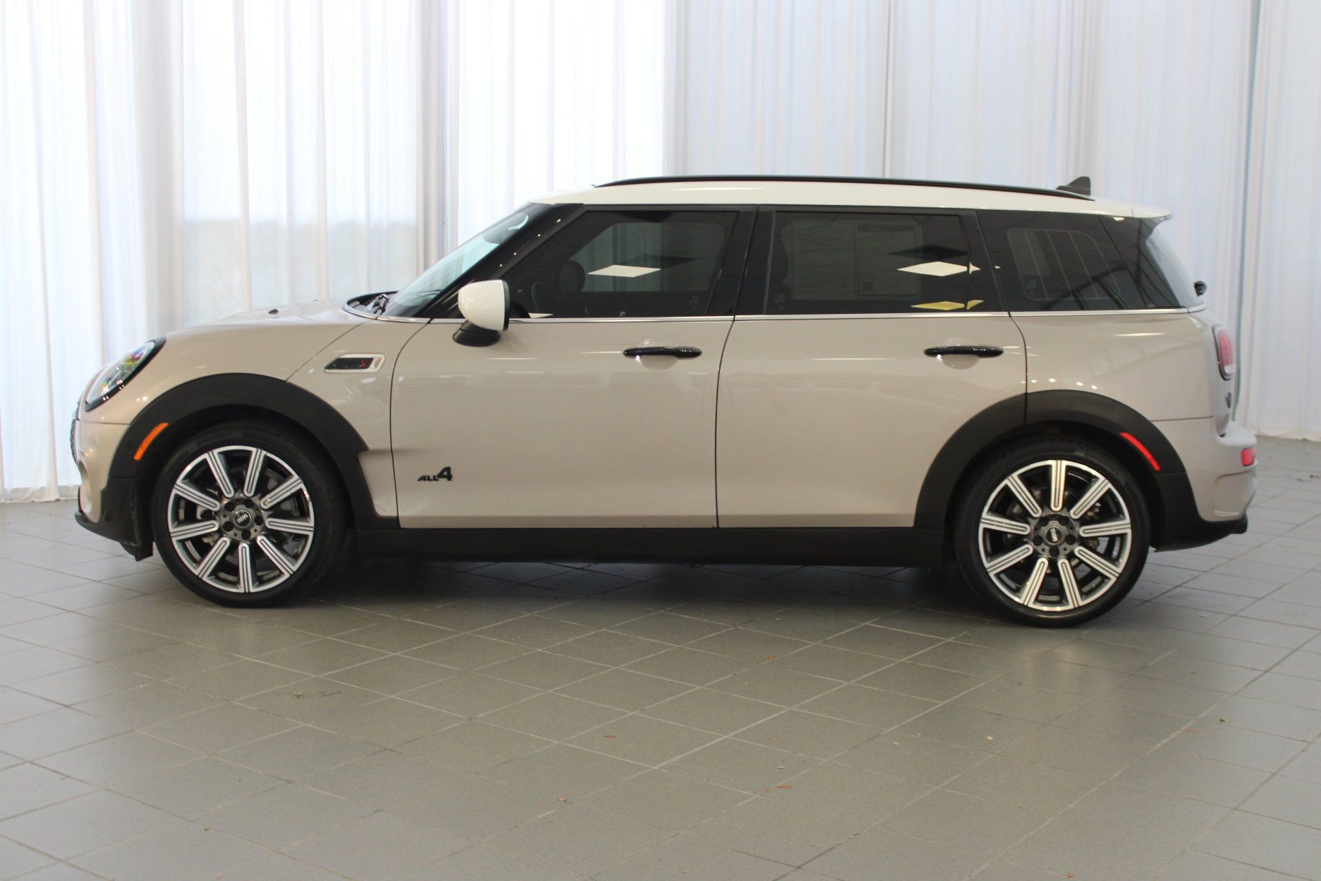 2023 Mini Clubman Base S ALL4 photo 2