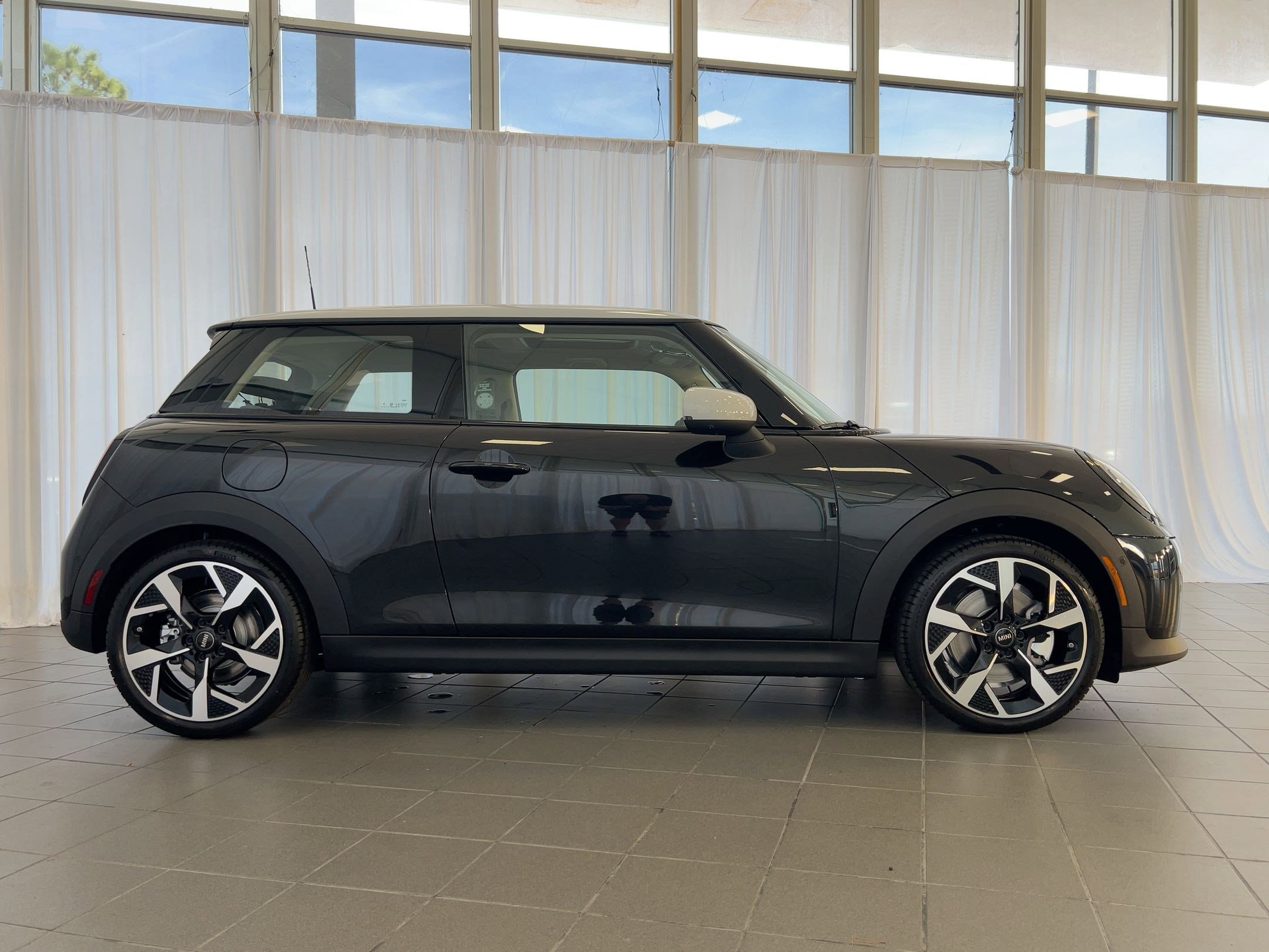 2026 MINI Hardtop 2 Door - Photo 8