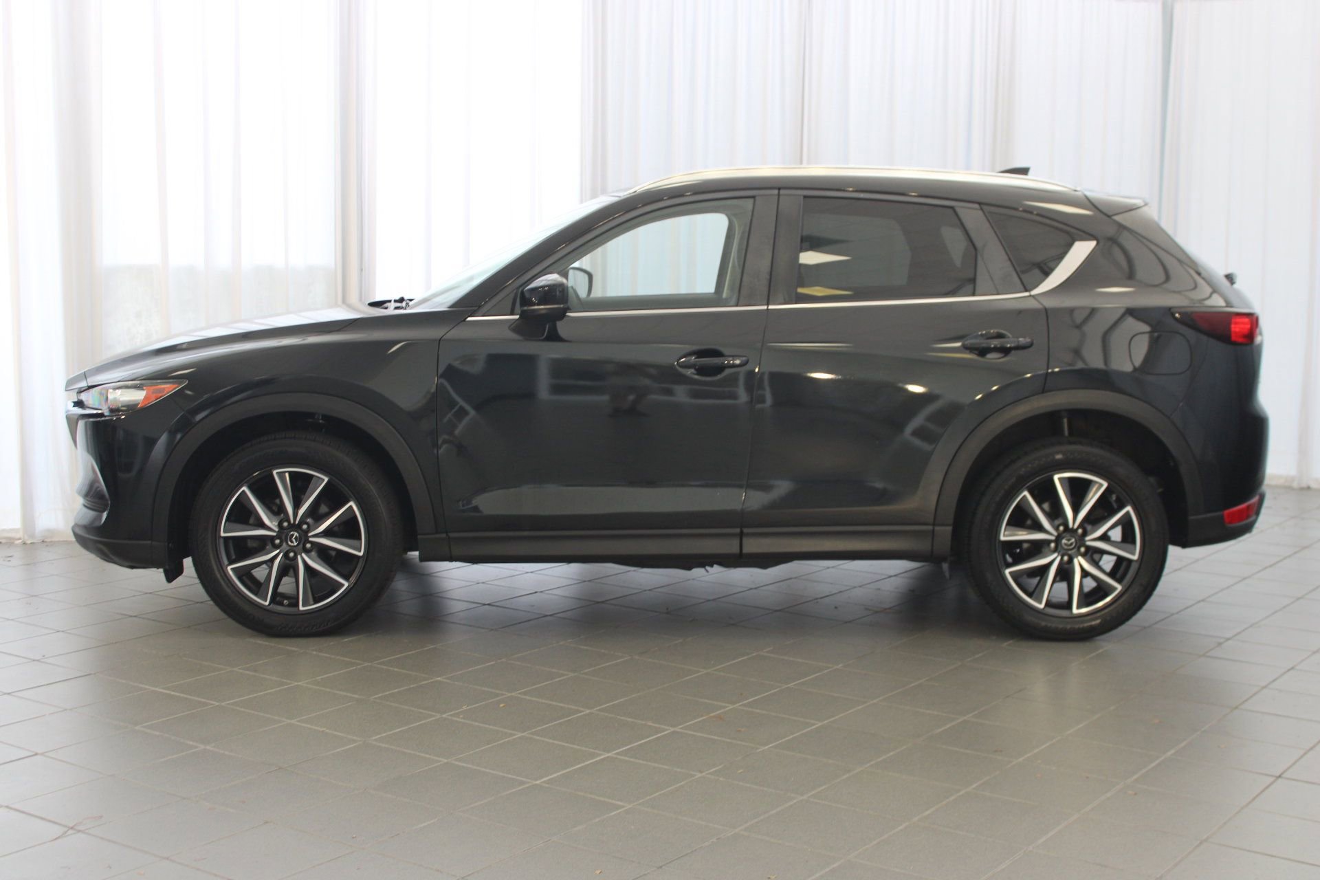 2018 Mazda CX-5 Touring photo 2