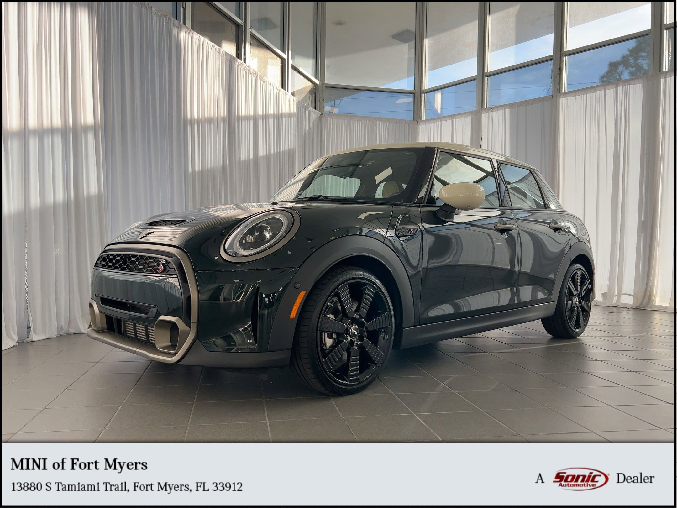 2024 MINI Hardtop 4 Door S's photo