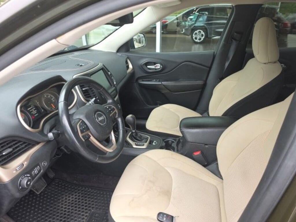 Used 2016 Jeep Cherokee Latitude FWD SUV