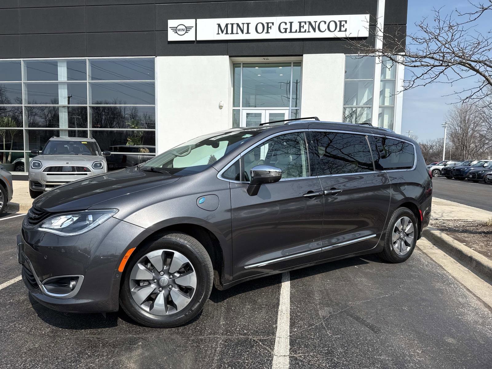 2018 Chrysler Pacifica Hybrid Limited FWD