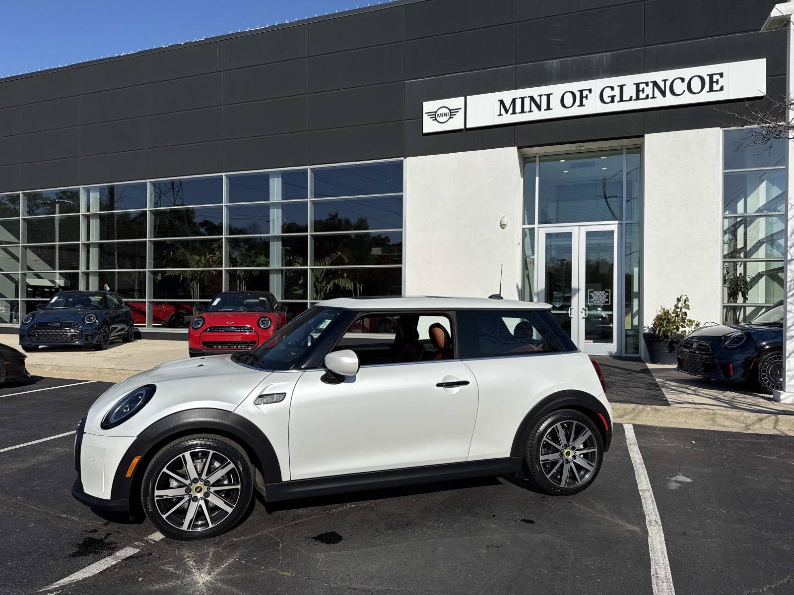 Certified 2024 MINI Hardtop 2 Door SE with VIN WMW13DJ08R2V82865 for sale in Glencoe, IL