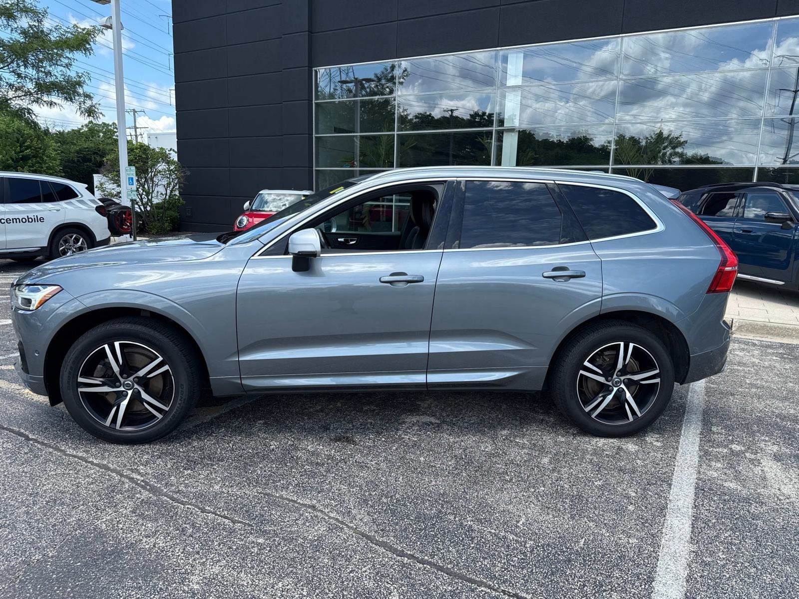 Used 2019 Volvo XC60 R-Design with VIN LYVA22RM7KB229619 for sale in Glencoe, IL