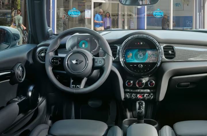 2023-mini-hardtop-2-door-int-dash.png