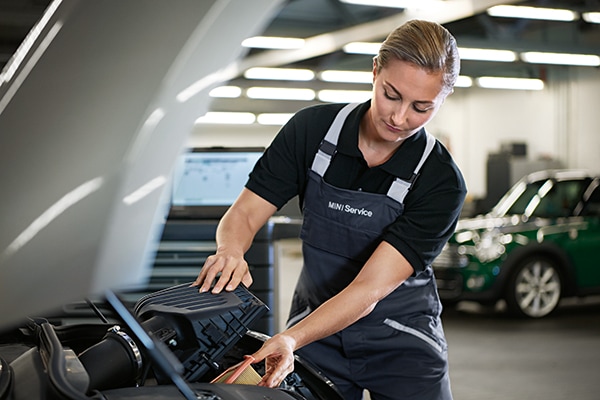 MINI service technician