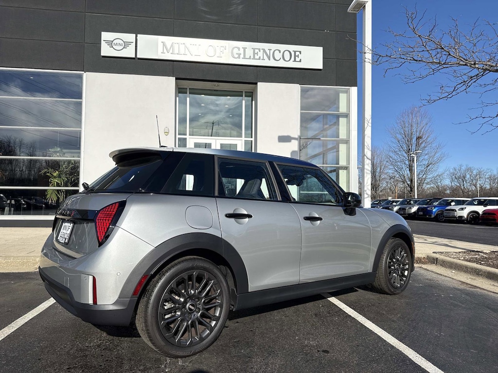 Certified 2025 MINI Hardtop 4 Door S Signature Trim S Signature Trim FWD