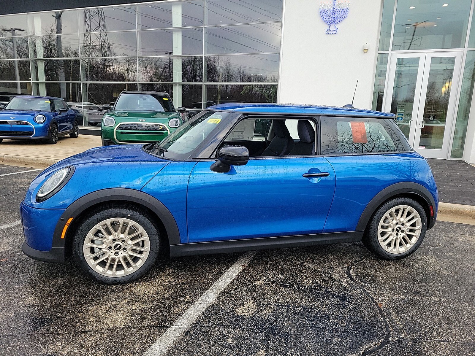 2025 Mini Cooper 2 Door Hardtop Iconic photo 2