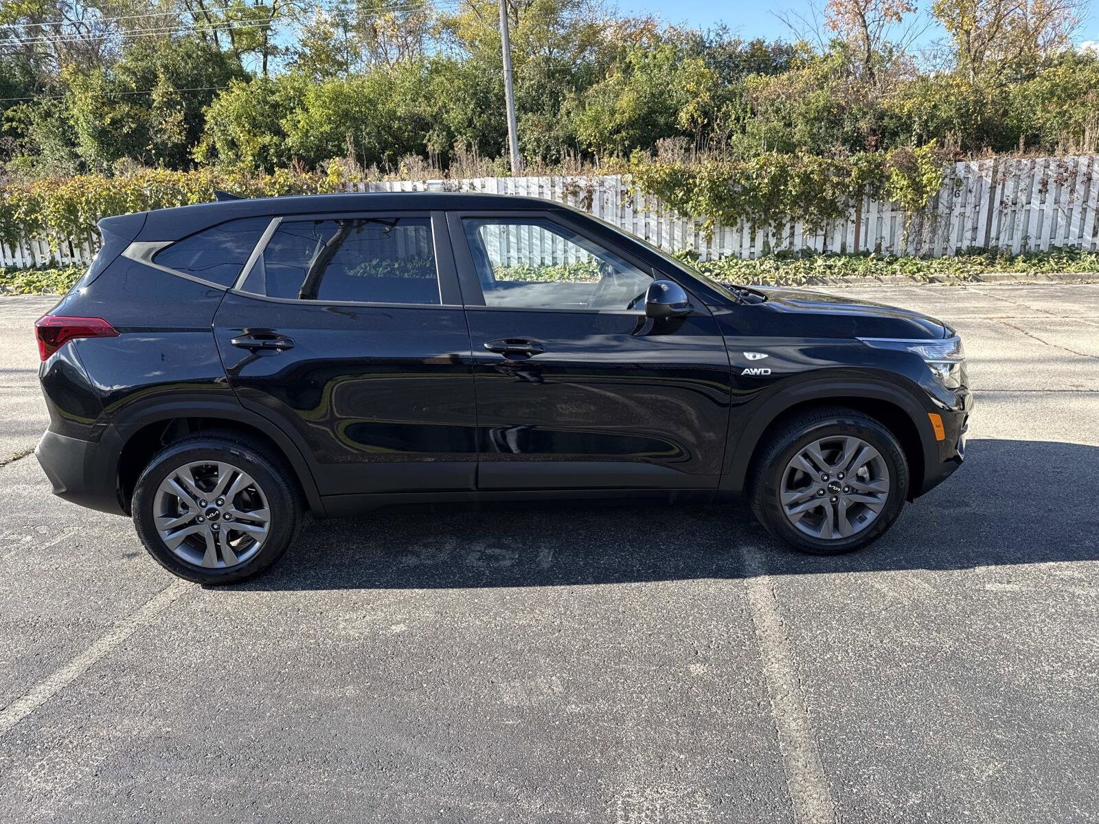 2022 Kia Seltos LX photo 4