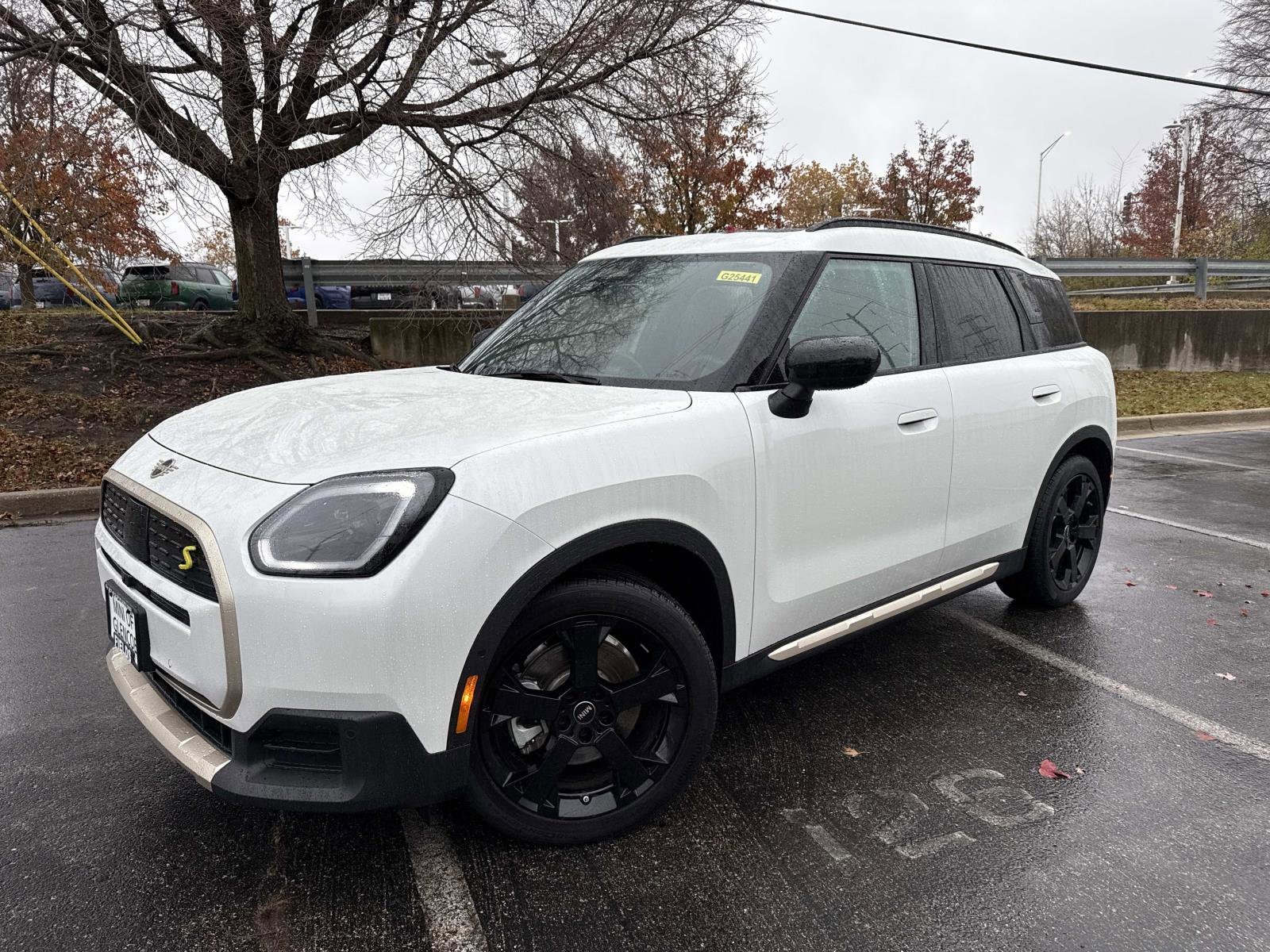 2025 MINI Countryman SE's photo