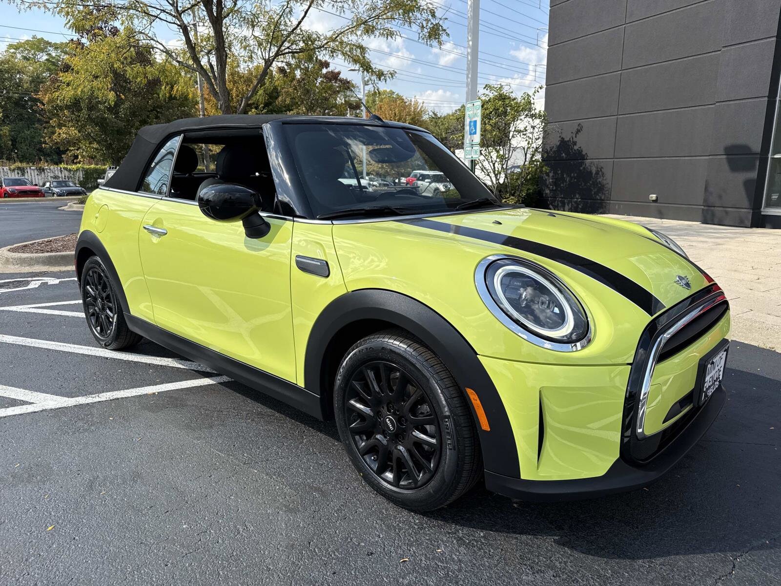 2023 Mini Cooper Signature photo 3