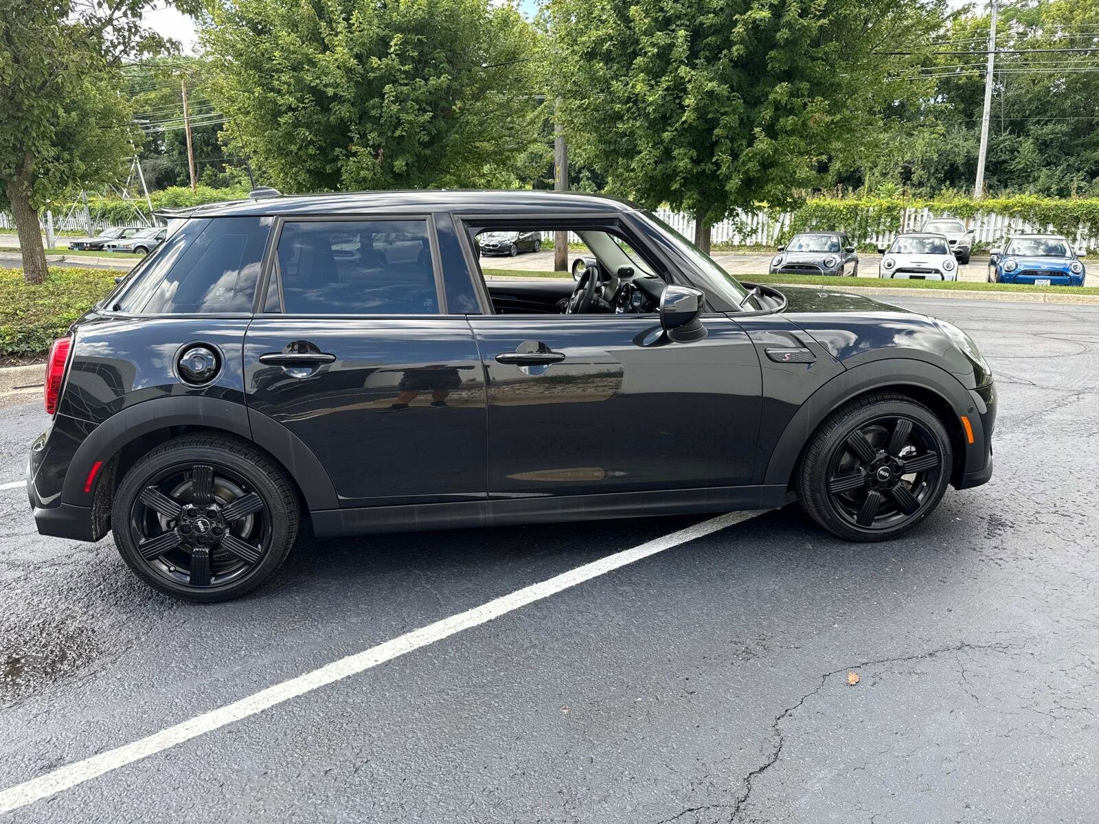 2023 Mini Cooper Iconic S photo 4