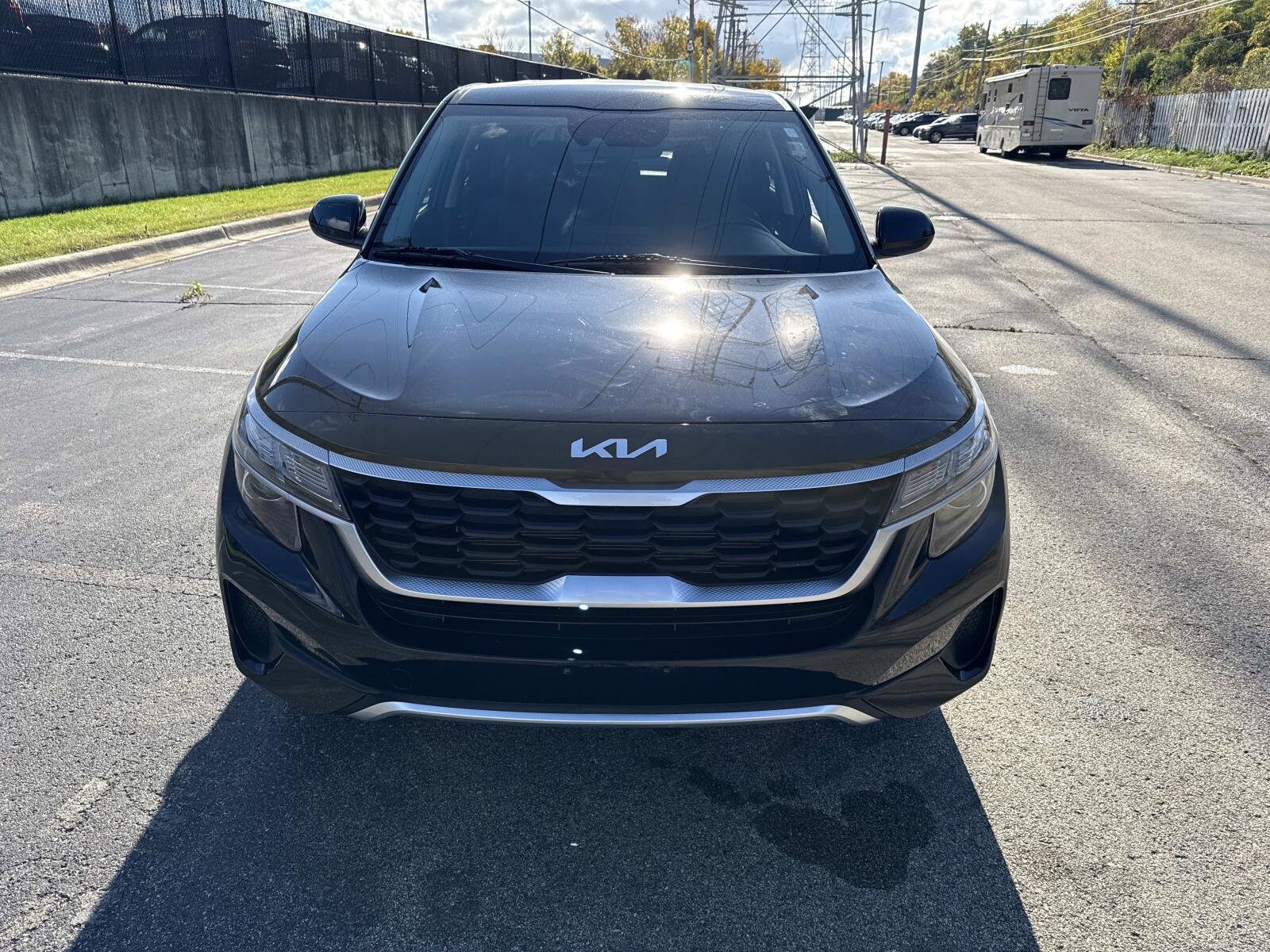 2022 Kia Seltos LX photo 2