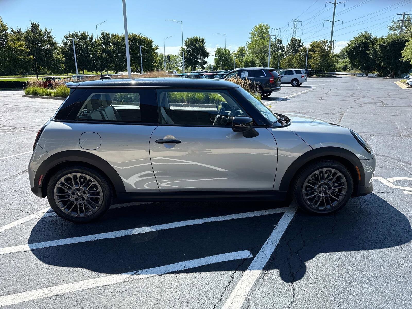 2025 Mini Cooper 2 Door Hardtop Iconic photo 4