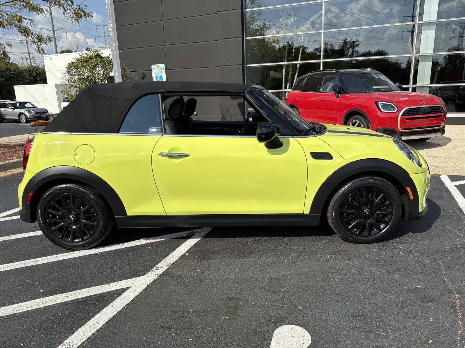 2023 Mini Cooper Signature photo 4