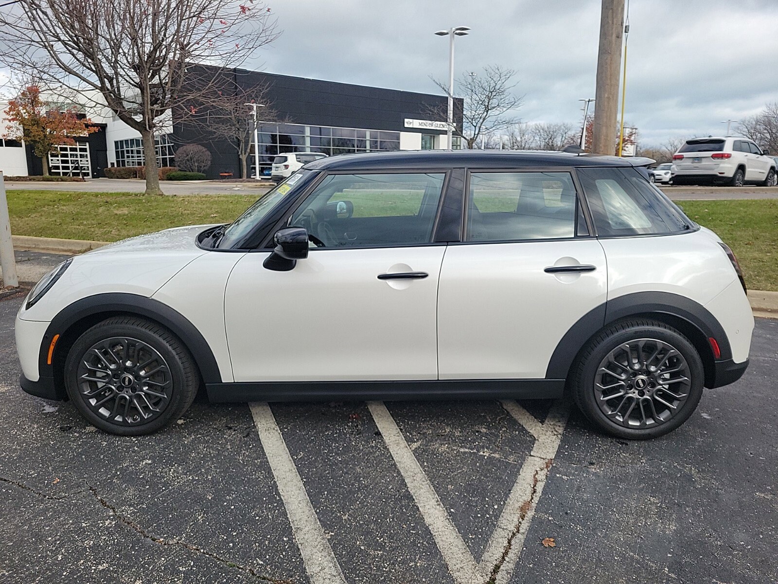 2025 Mini Cooper 4 Door Hardtop Signature photo 2