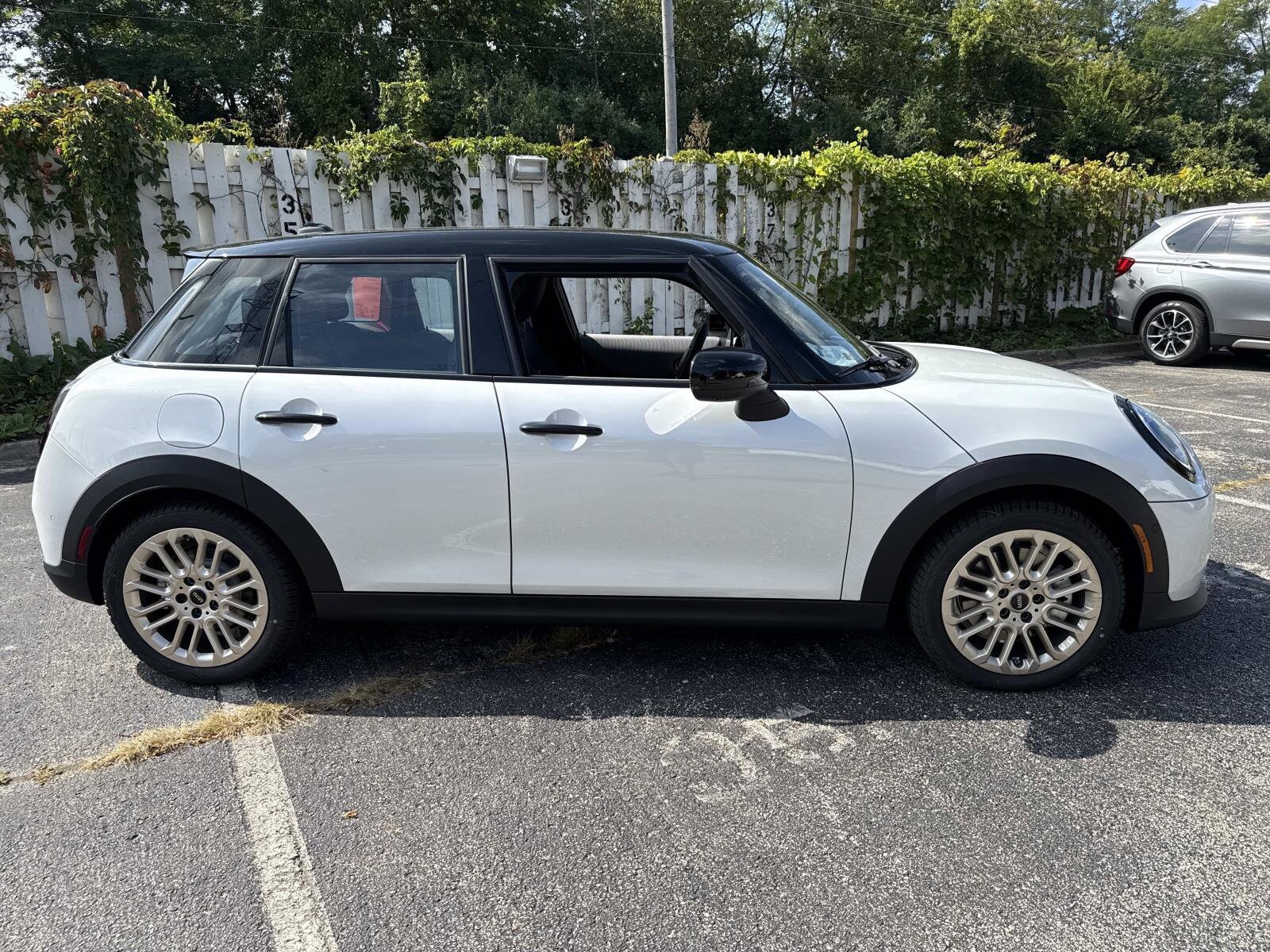 2026 Mini Cooper S Iconic photo 4