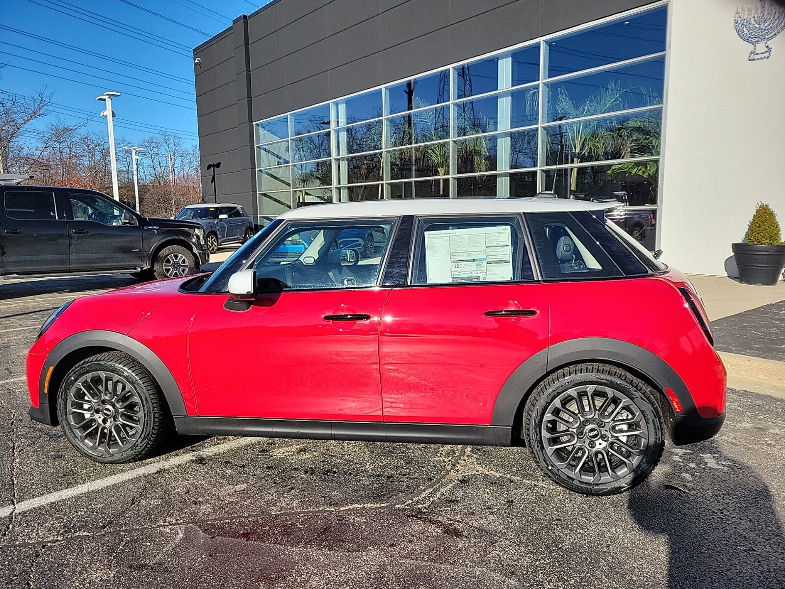 2025 Mini Cooper 4 Door Hardtop Iconic photo 2