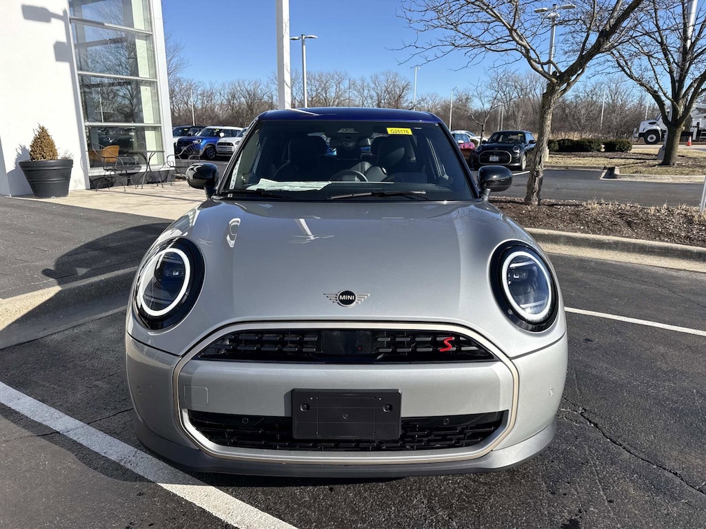 Certified 2025 MINI Hardtop 4 Door S Signature Trim S Signature Trim FWD