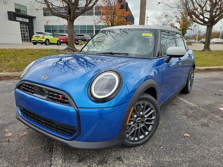 2025 MINI Hardtop 4 Door Signature Plus Hatchback