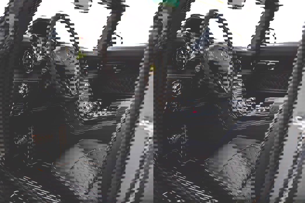 2015 Mercedes Benz SLS-Class photo 3