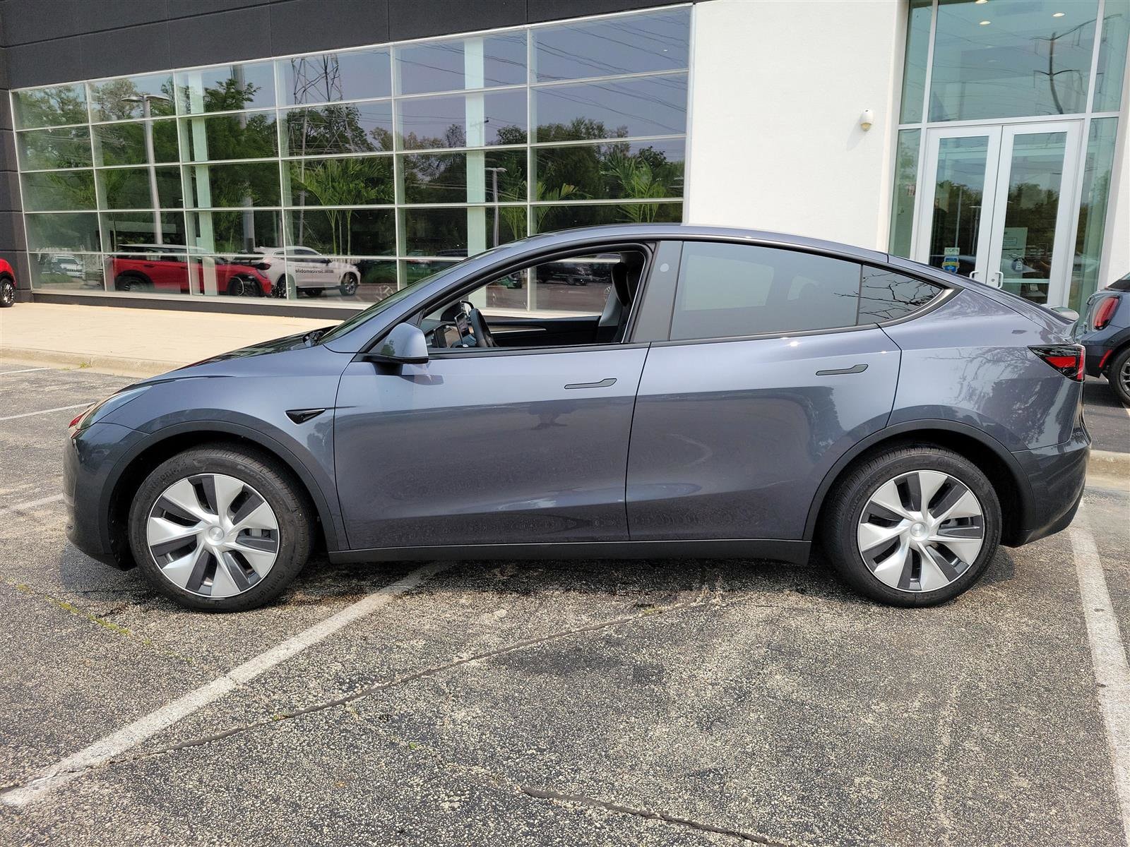 Used 2023 Tesla Model Y Long Range with VIN 7SAYGDEE8PF806242 for sale in Glencoe, IL