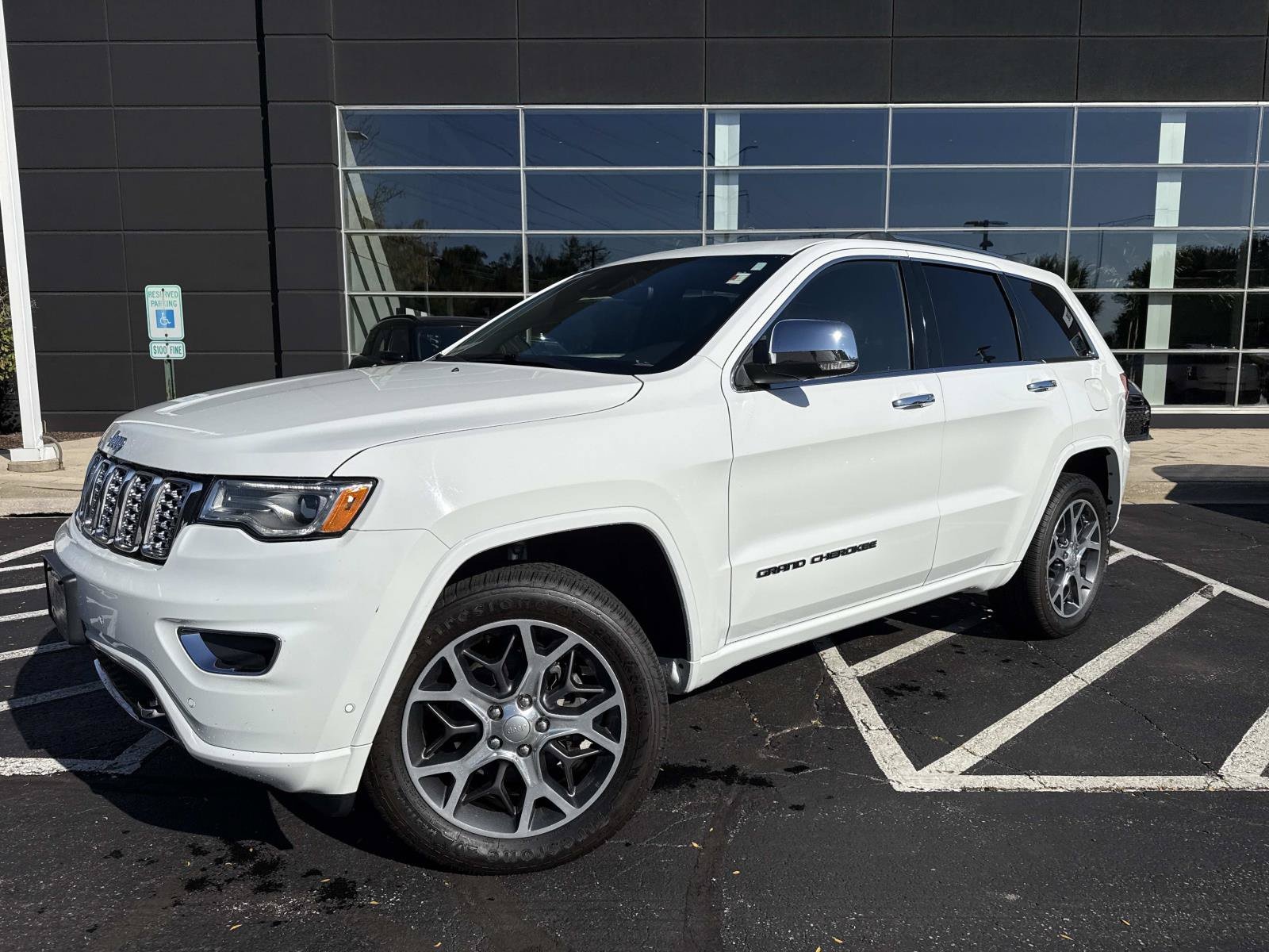 Used 2019 Jeep Grand Cherokee Overland with VIN 1C4RJFCG0KC766277 for sale in Glencoe, IL
