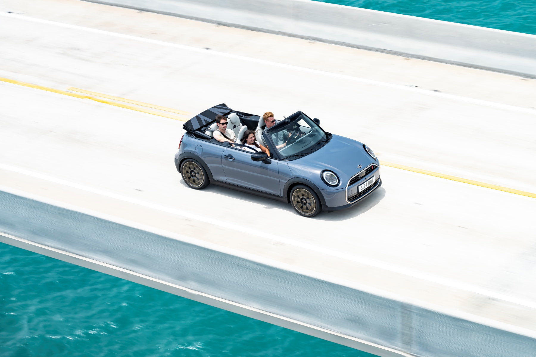 2025-mini-convertible-cruising-trio-road-trip1.png