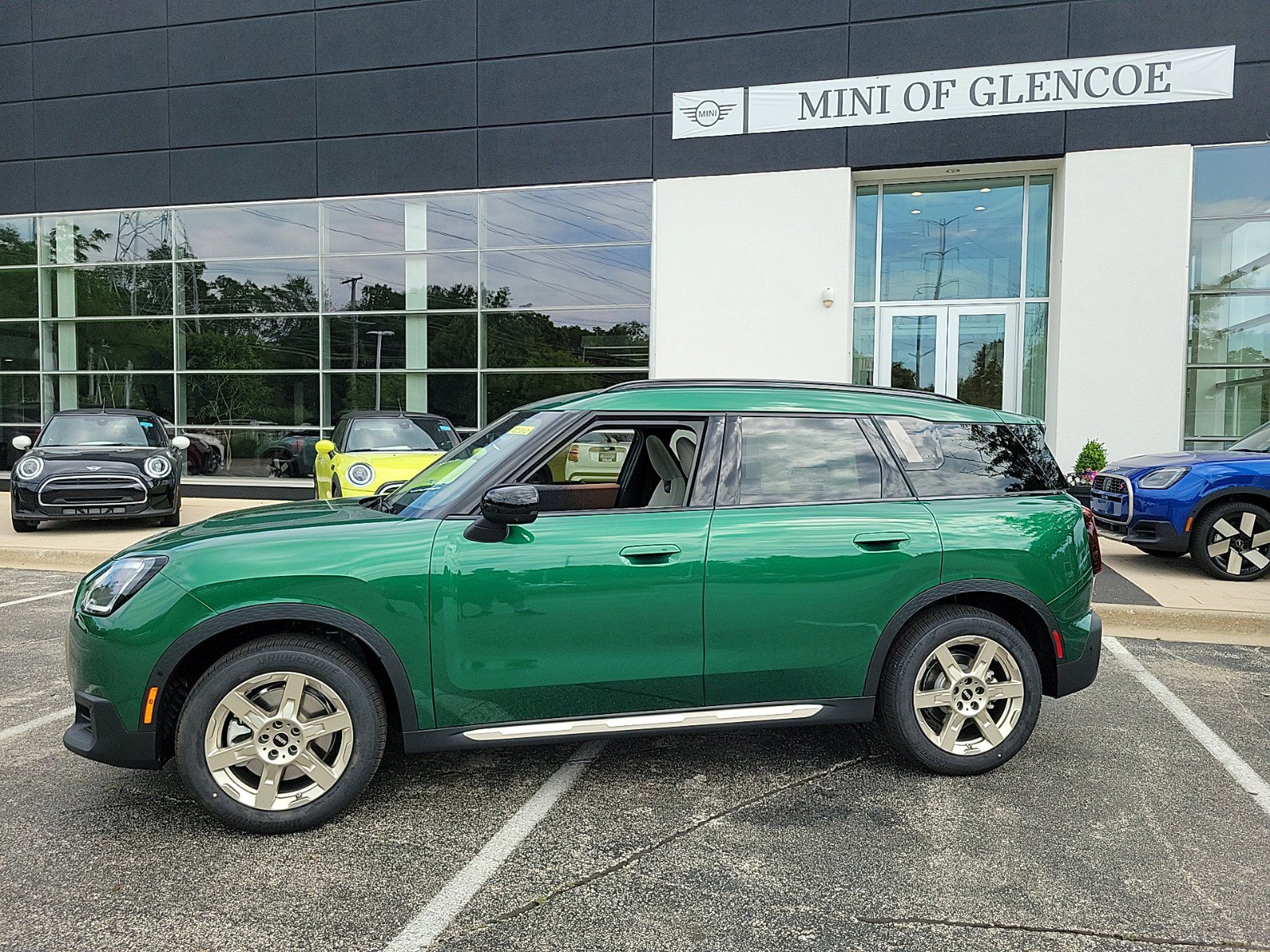 2025 Mini Cooper Iconic S ALL4 photo 2
