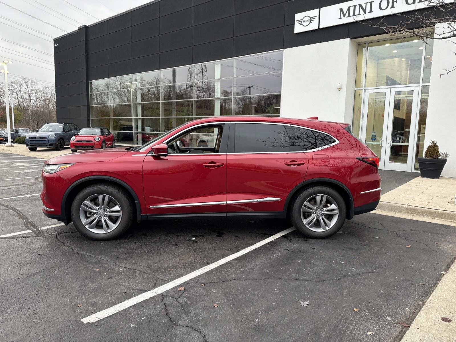 2022 Acura MDX SH-AWD photo 2