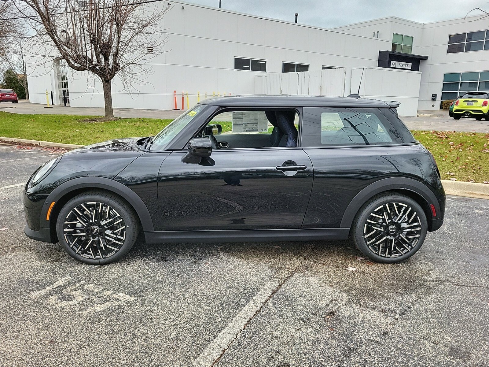 2025 Mini Cooper 2 Door Hardtop Signature photo 2
