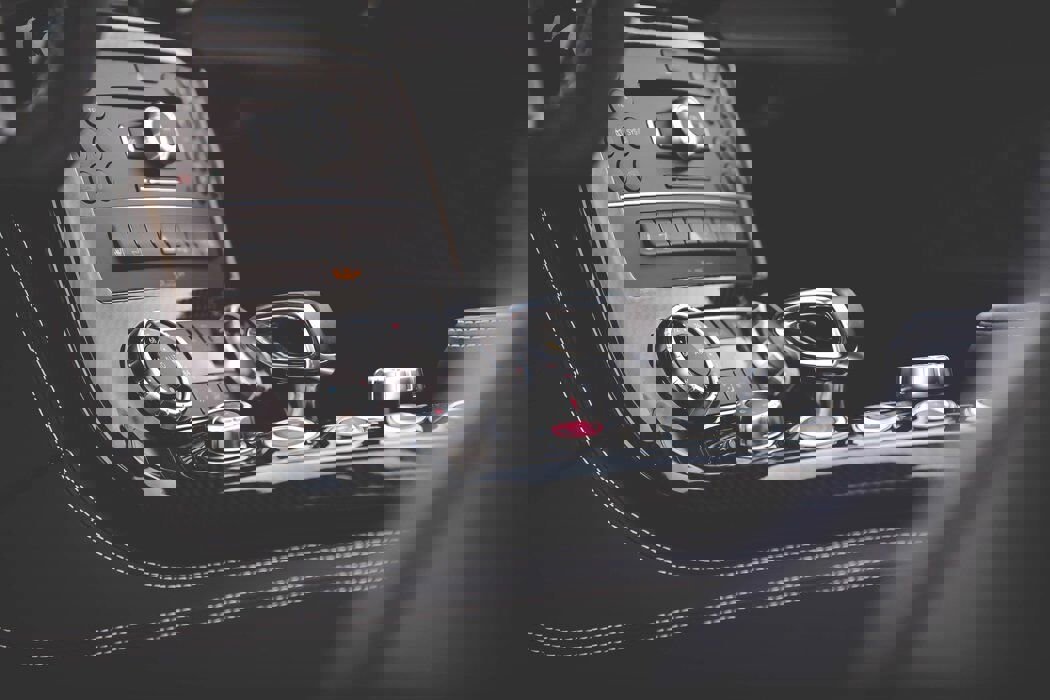 2015 Mercedes Benz SLS-Class photo 4