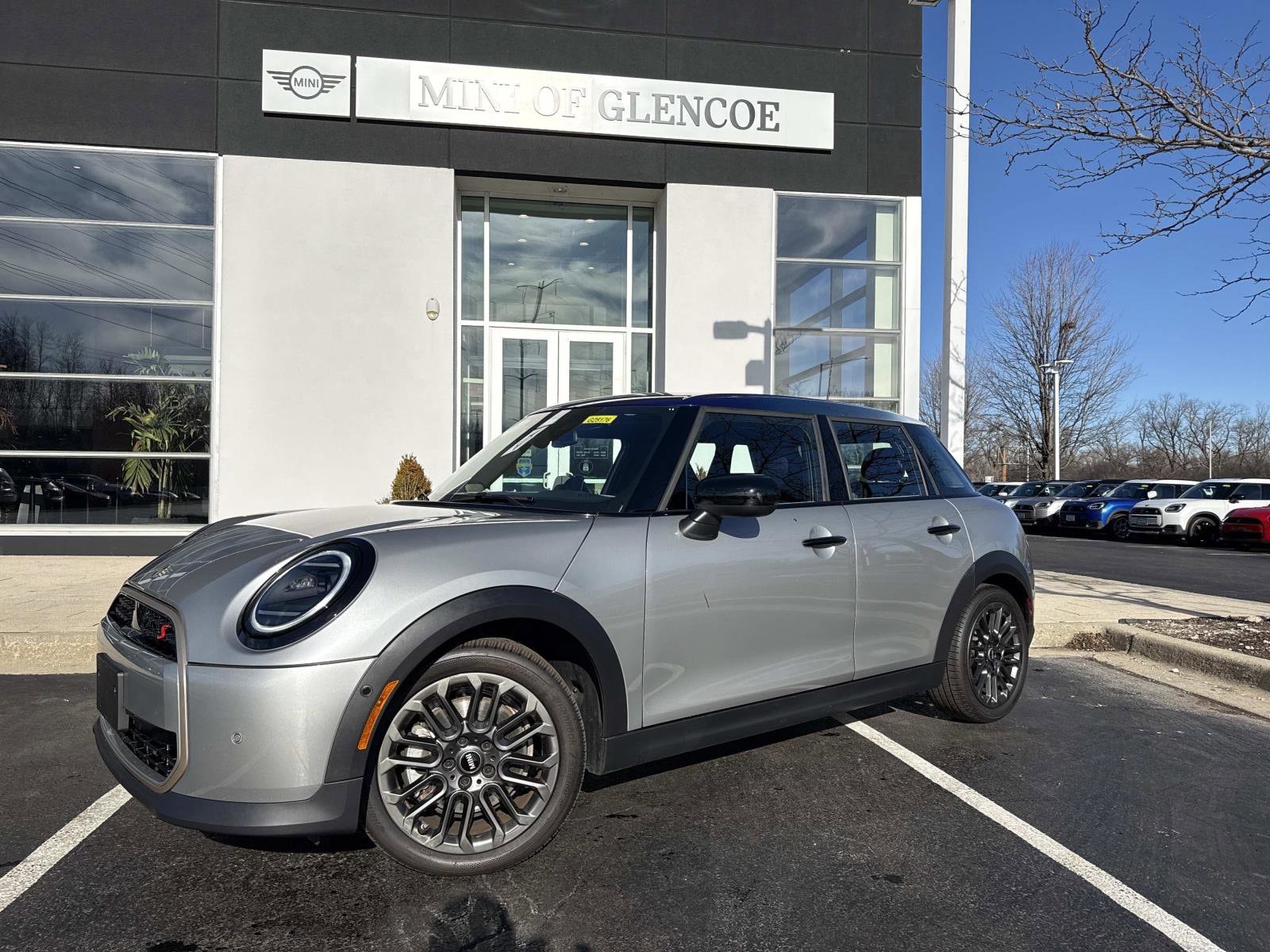 2025 MINI Hardtop Cooper S Signature's photo