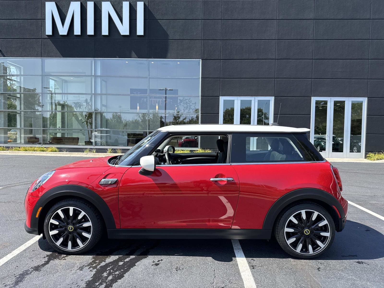 Used 2024 MINI Hardtop 2 Door SE with VIN WMW13DJ07R2V51686 for sale in Glencoe, IL