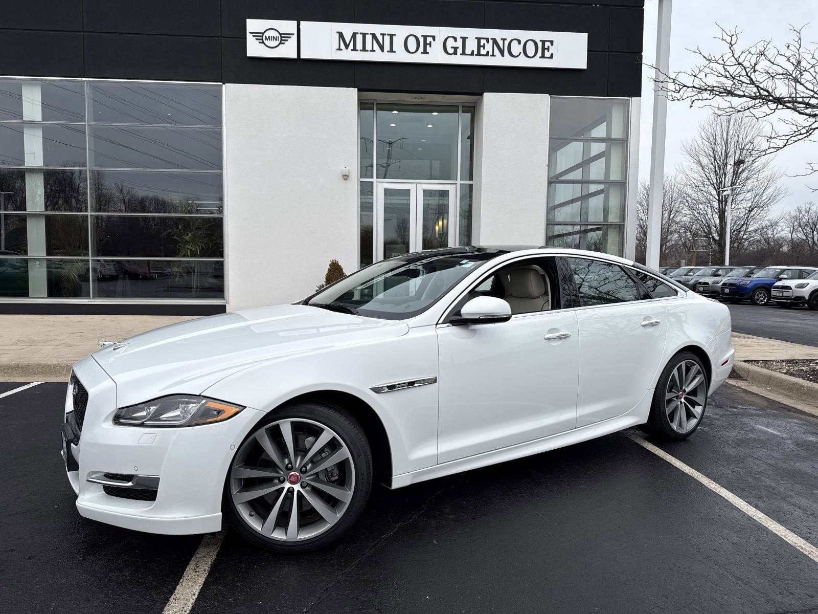 2019 Jaguar XJ R-Sport's photo