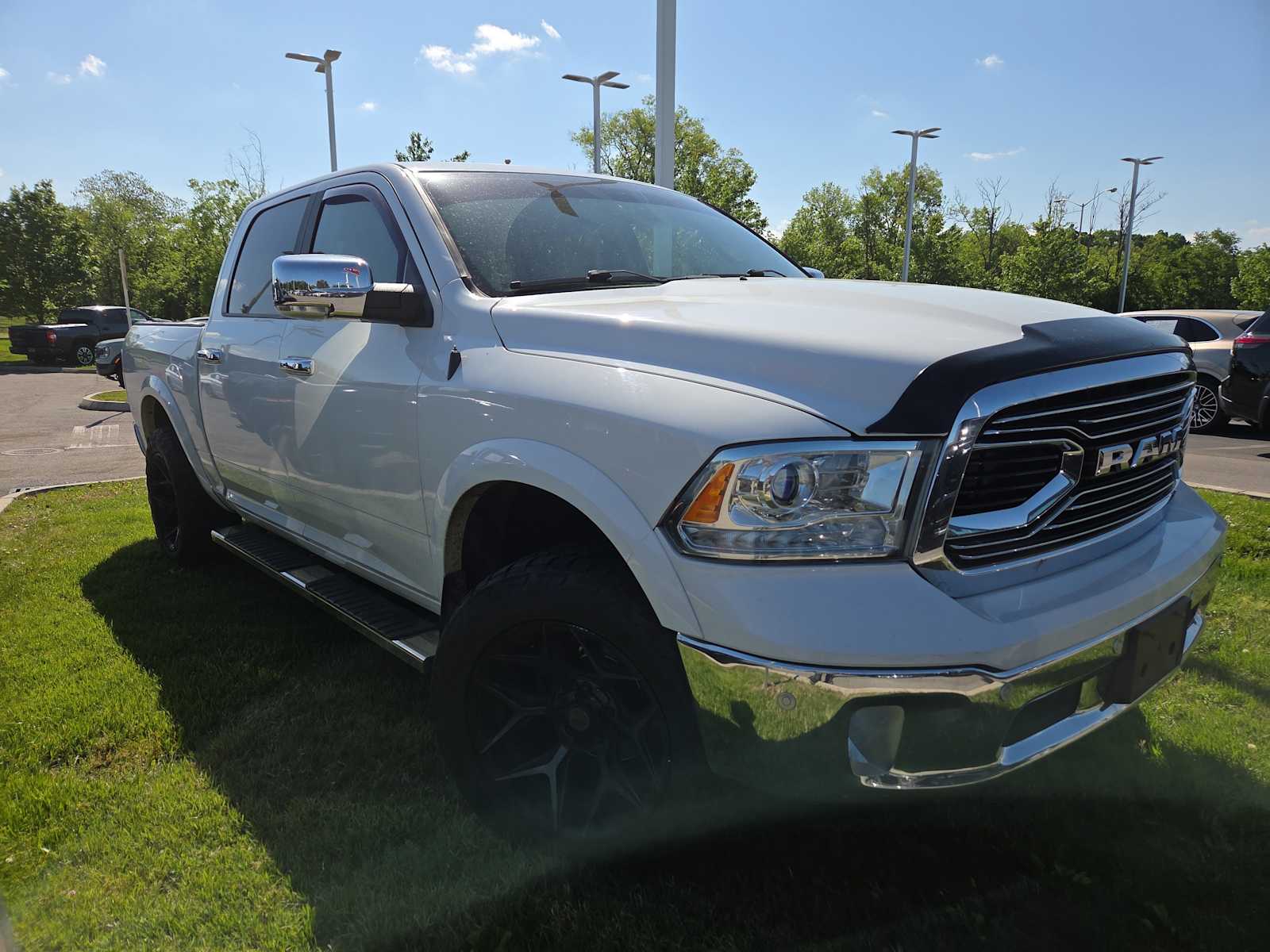 2019 RAM 1500 Classic Laramie 4x4 Crew Cab 5'7's photo