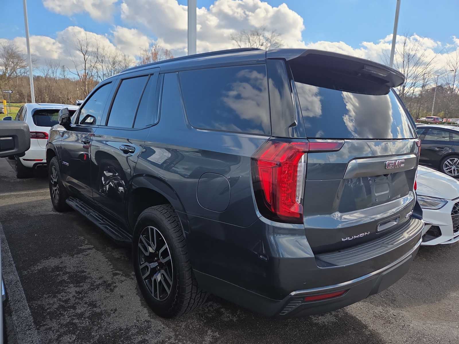 2021 Gmc Yukon AT4 photo 2