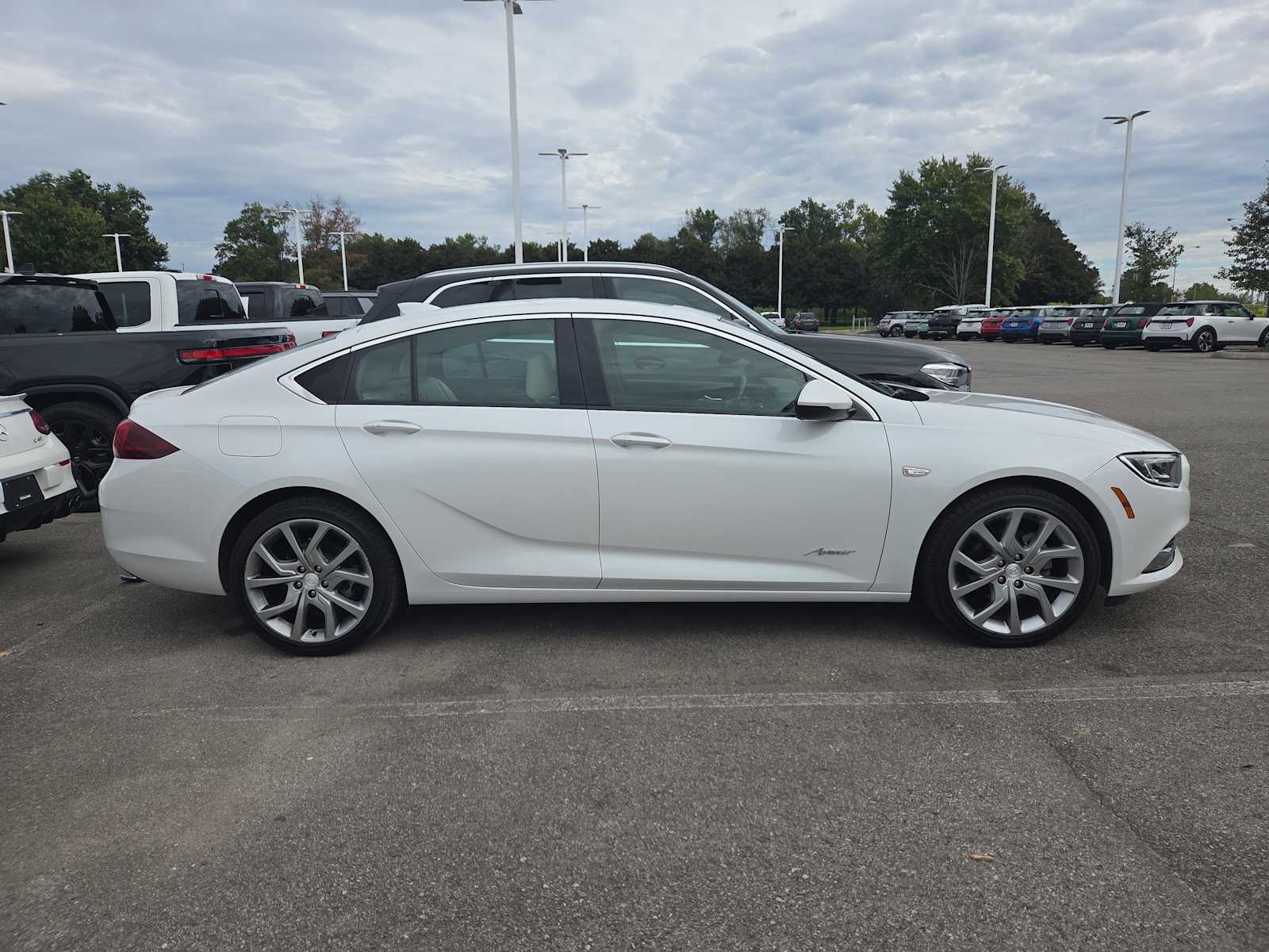 2019 Buick Regal Sportback Avenir photo 3