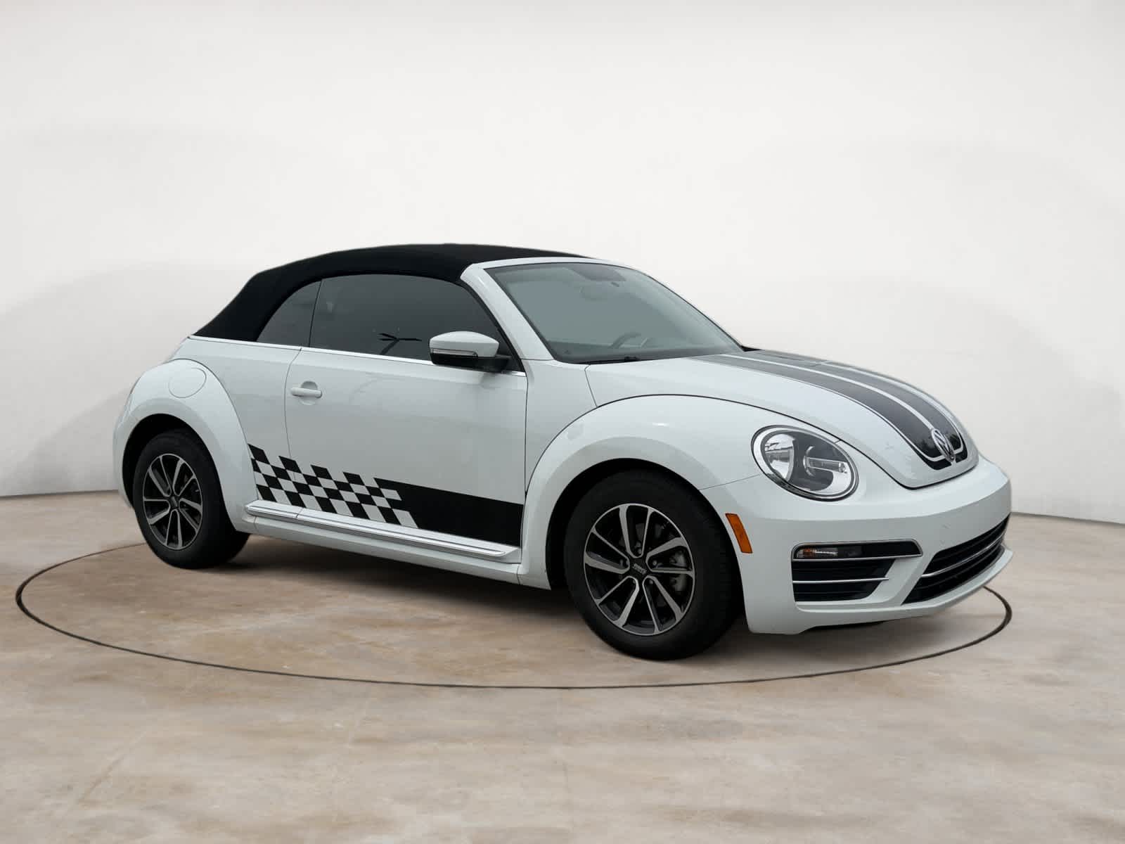 2019 Volkswagen Beetle 2.0T S Convertible Auto's photo
