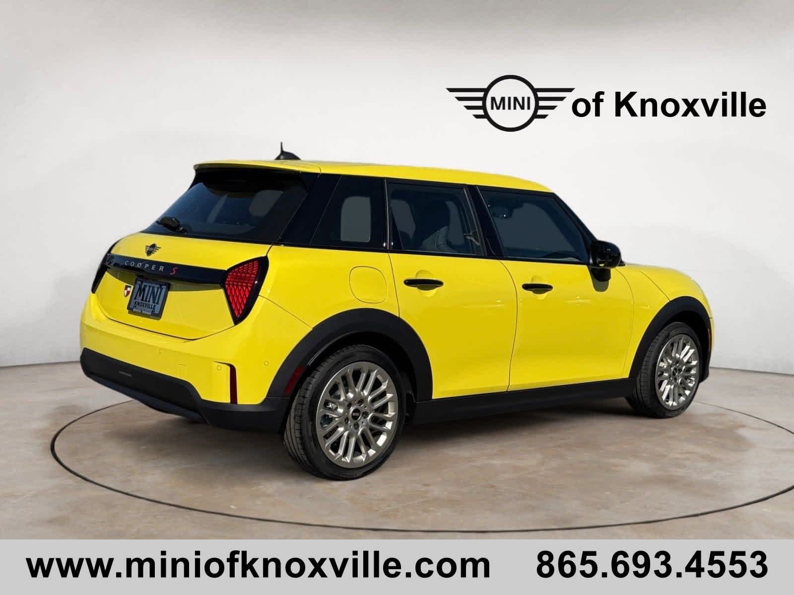2025 Mini Cooper Signature photo 3