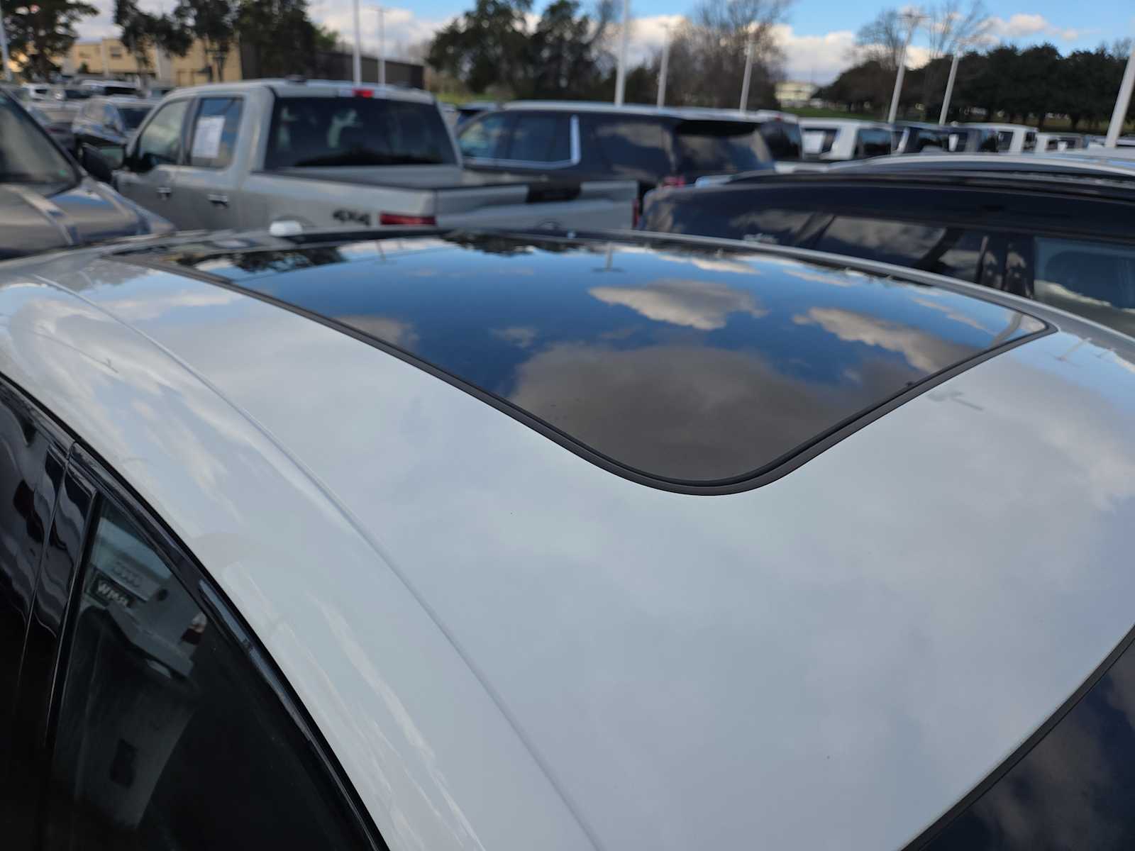 2015 Porsche Macan Turbo photo 2