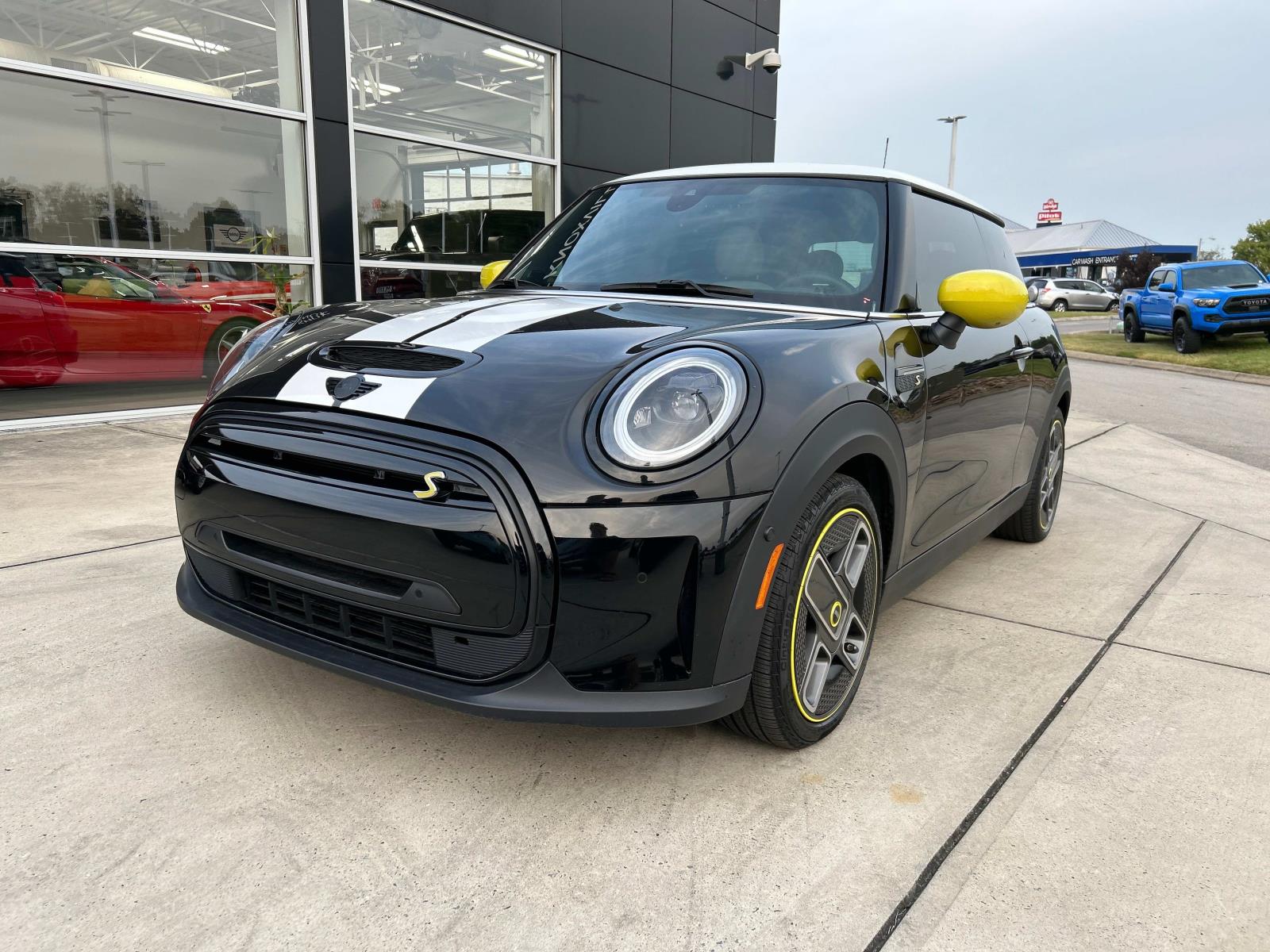 Used 2022 MINI Hardtop 2 Door SE with VIN WMW13DJ01N2S47313 for sale in Knoxville, TN