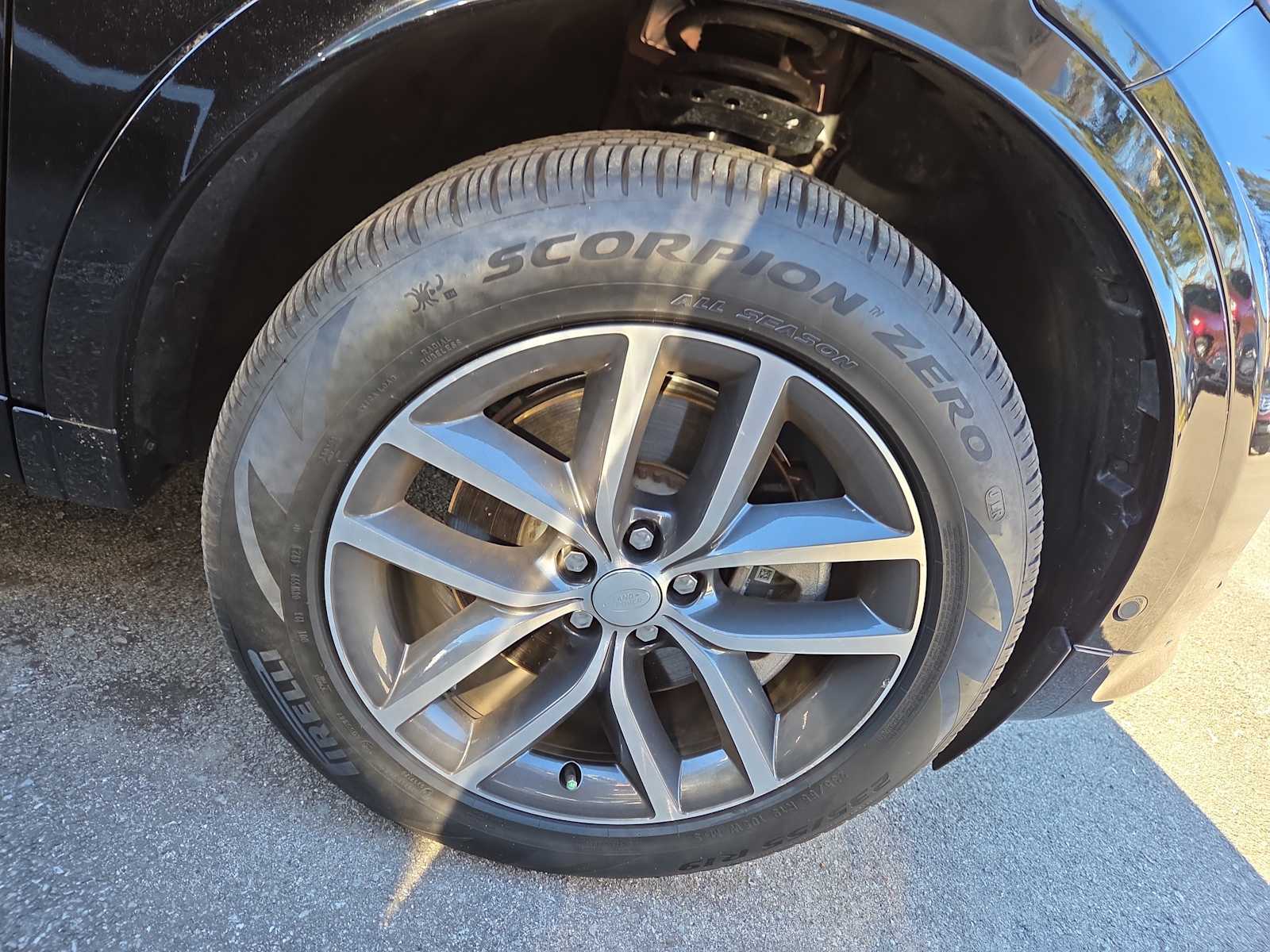 2024 Land Rover Discovery Sport Dynamic SE's photo