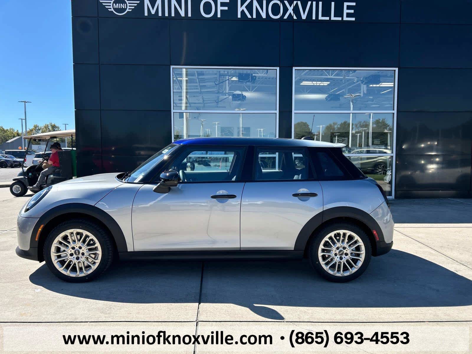 2025 Mini Cooper 4 Door Hardtop Iconic photo 4