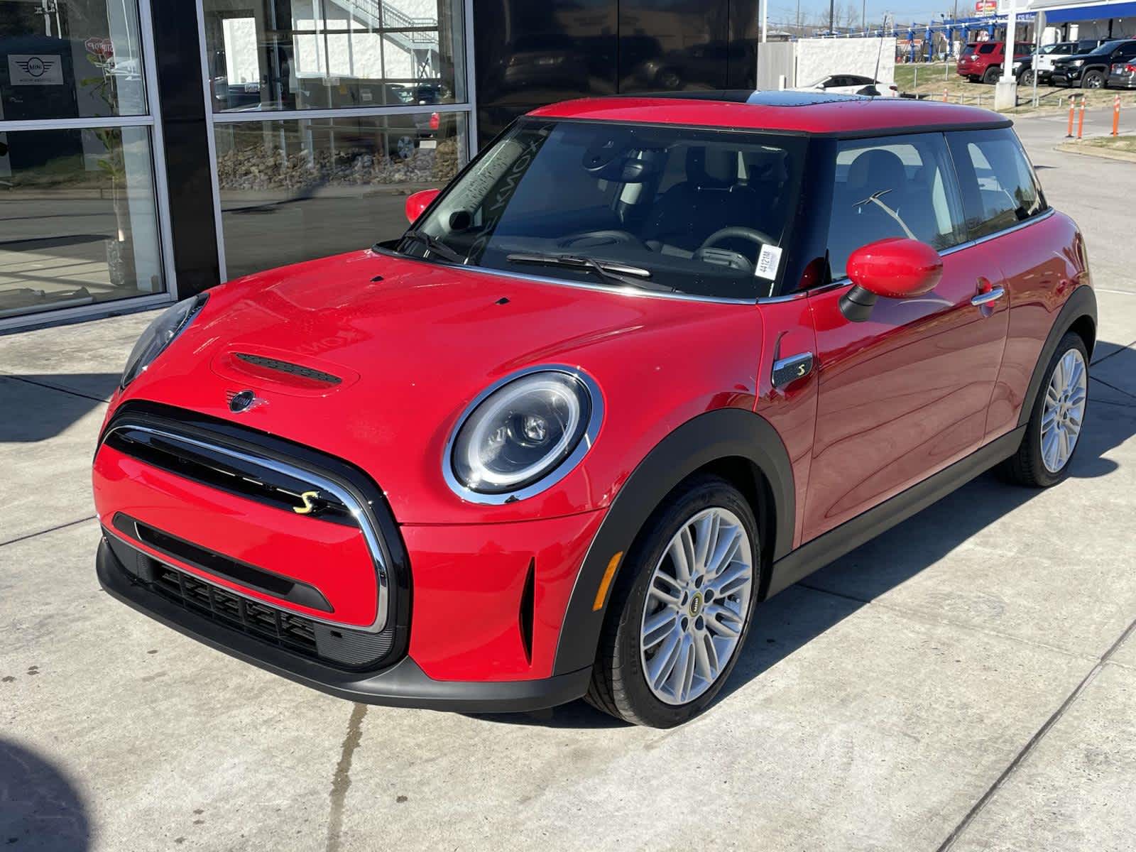 Used 2024 MINI Hardtop 2 Door SE with VIN WMW13DJ0XR2V18942 for sale in Knoxville, TN