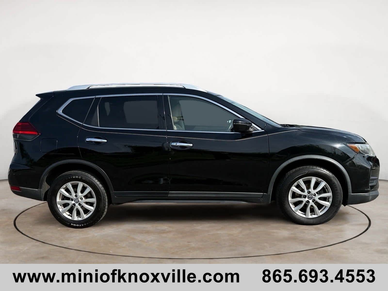 Used 2017 Nissan Rogue SV with VIN KNMAT2MV6HP583142 for sale in Knoxville, TN