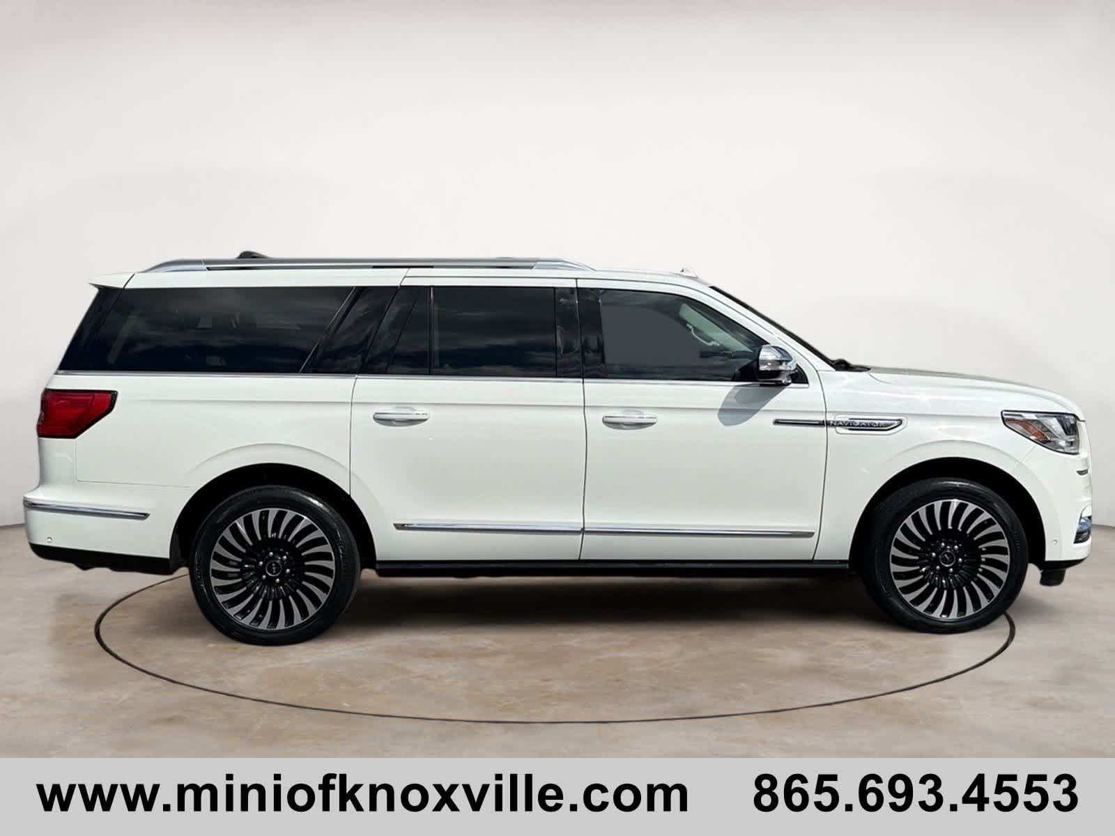 2021 Lincoln Navigator Black Label photo 2