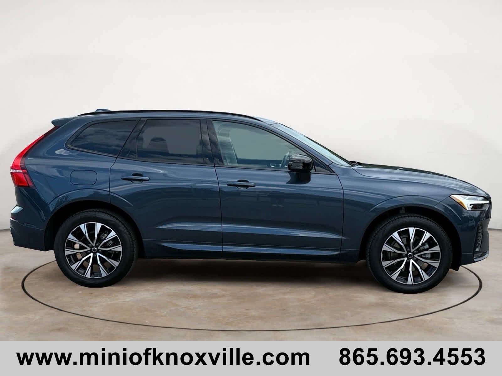 2024 Volvo XC60 Core photo 2