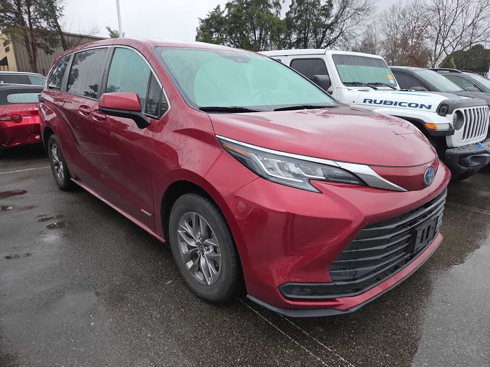 2021 Toyota Sienna LE's photo