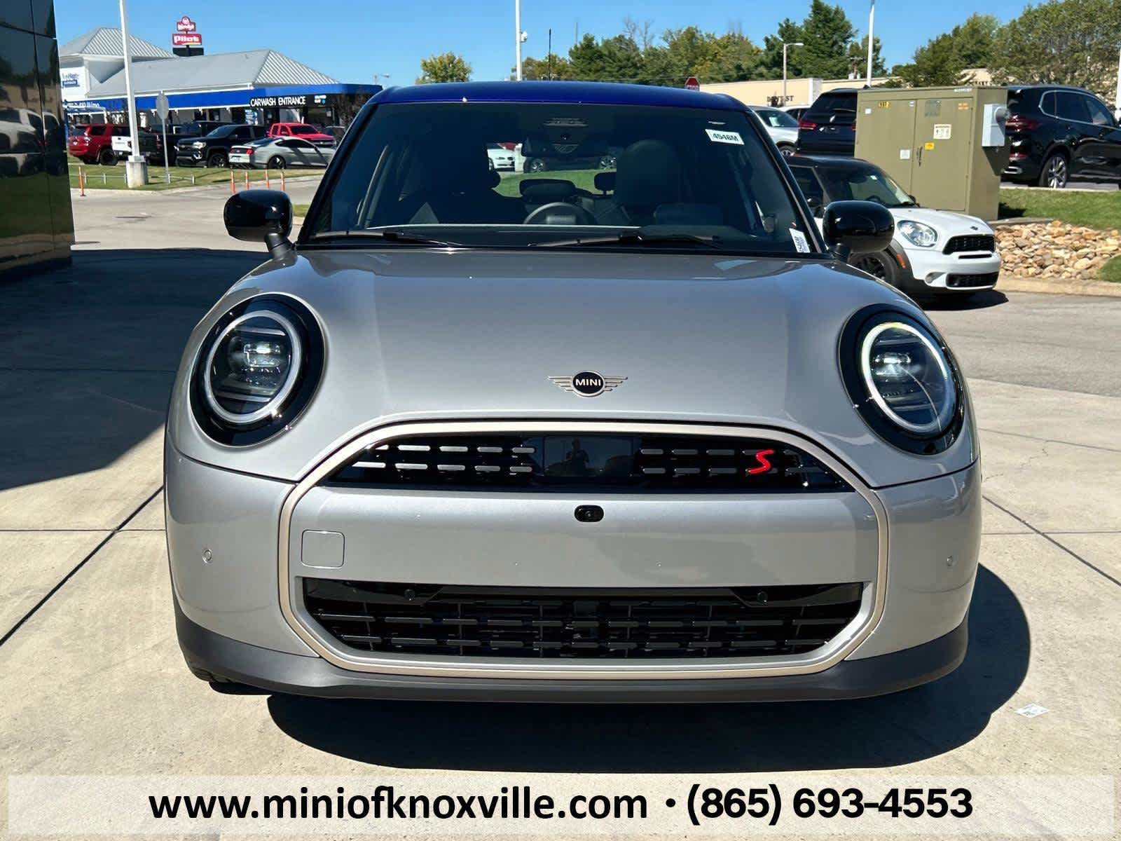 2025 Mini Cooper 4 Door Hardtop Iconic photo 2